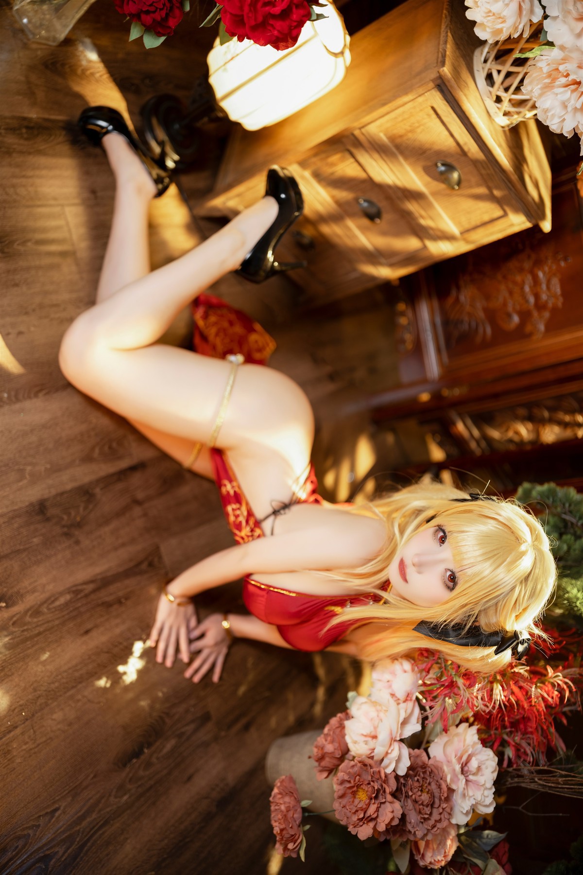 Cosplay 是三不是世w 佣兵金发旗袍 40