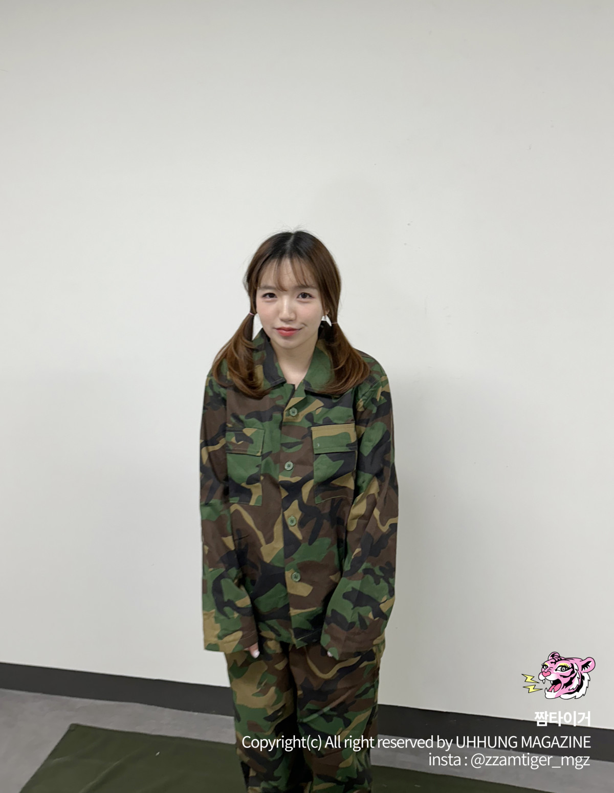 Yoonvely 윤블리, UHHUNG Magazine Vol.04 “Milltary” Set.01 44
