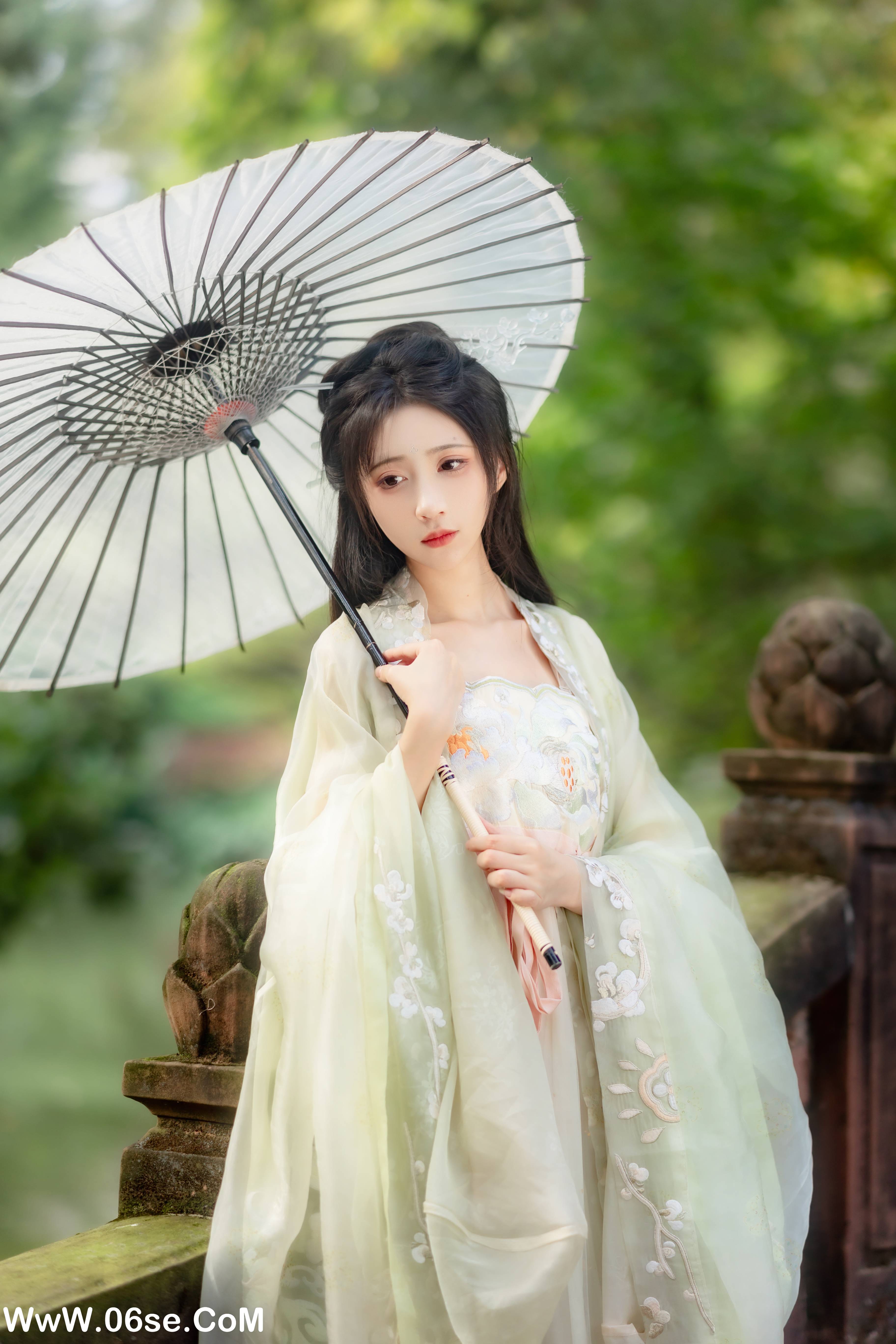 图片[3]-[YITUYU艺图语]2022.11.26 拒霜思 -绮罗生的小苏苏-[32+1P／249MB]-六色网