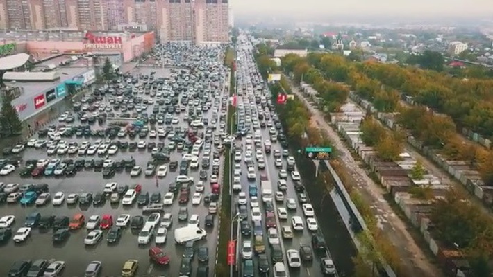 Пробки на дорогах в самаре сейчас. Парковка Космопорт Самара. Пробки в Самаре. Самара Московское шоссе пробки. Огромная пробка Самара.