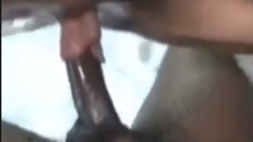 Tocando la guitarra chocho
