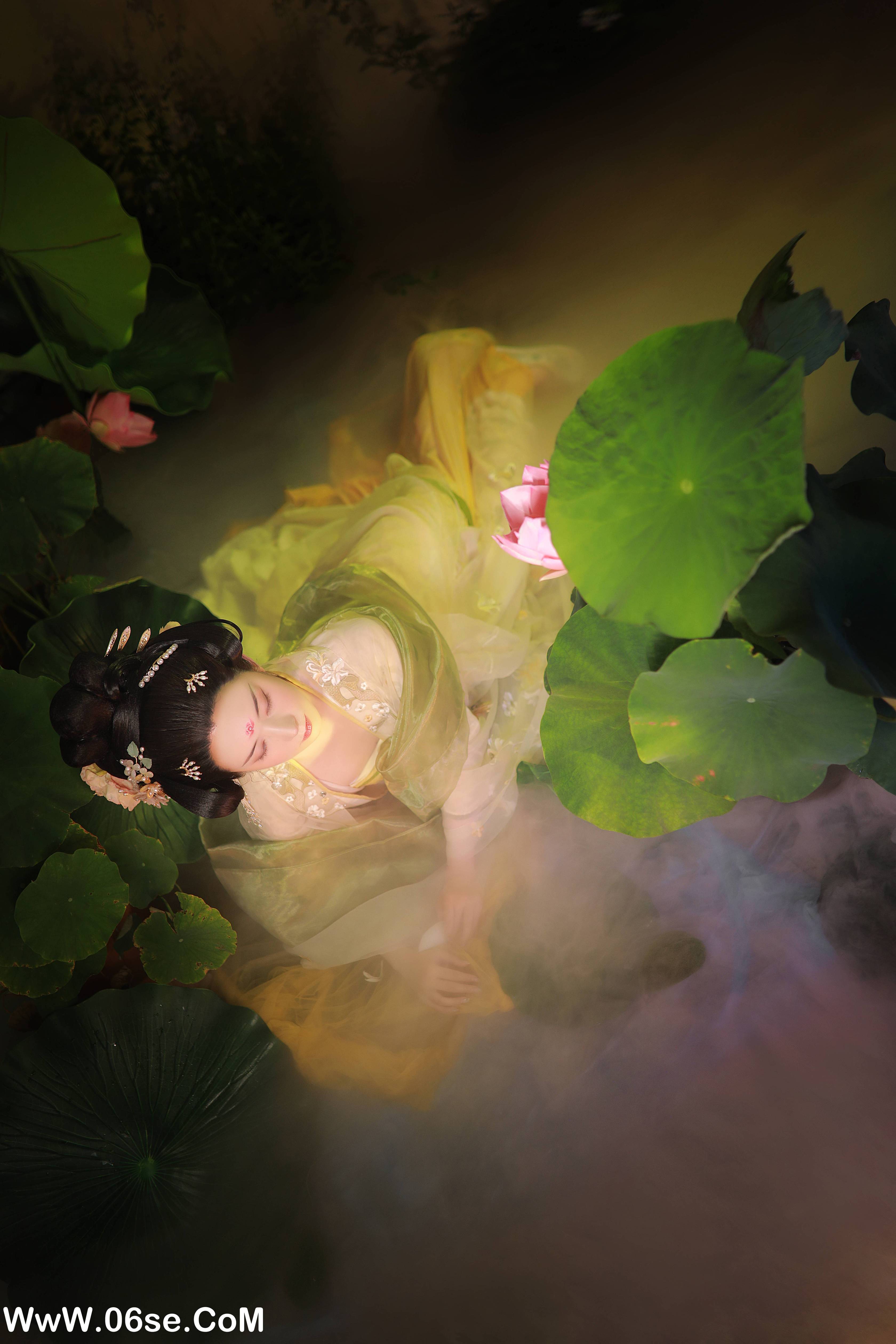 图片[12]-[YITUYU艺图语]2022.09.09 云想衣裳花想容 也清秋[31+1P／681MB]-六色网