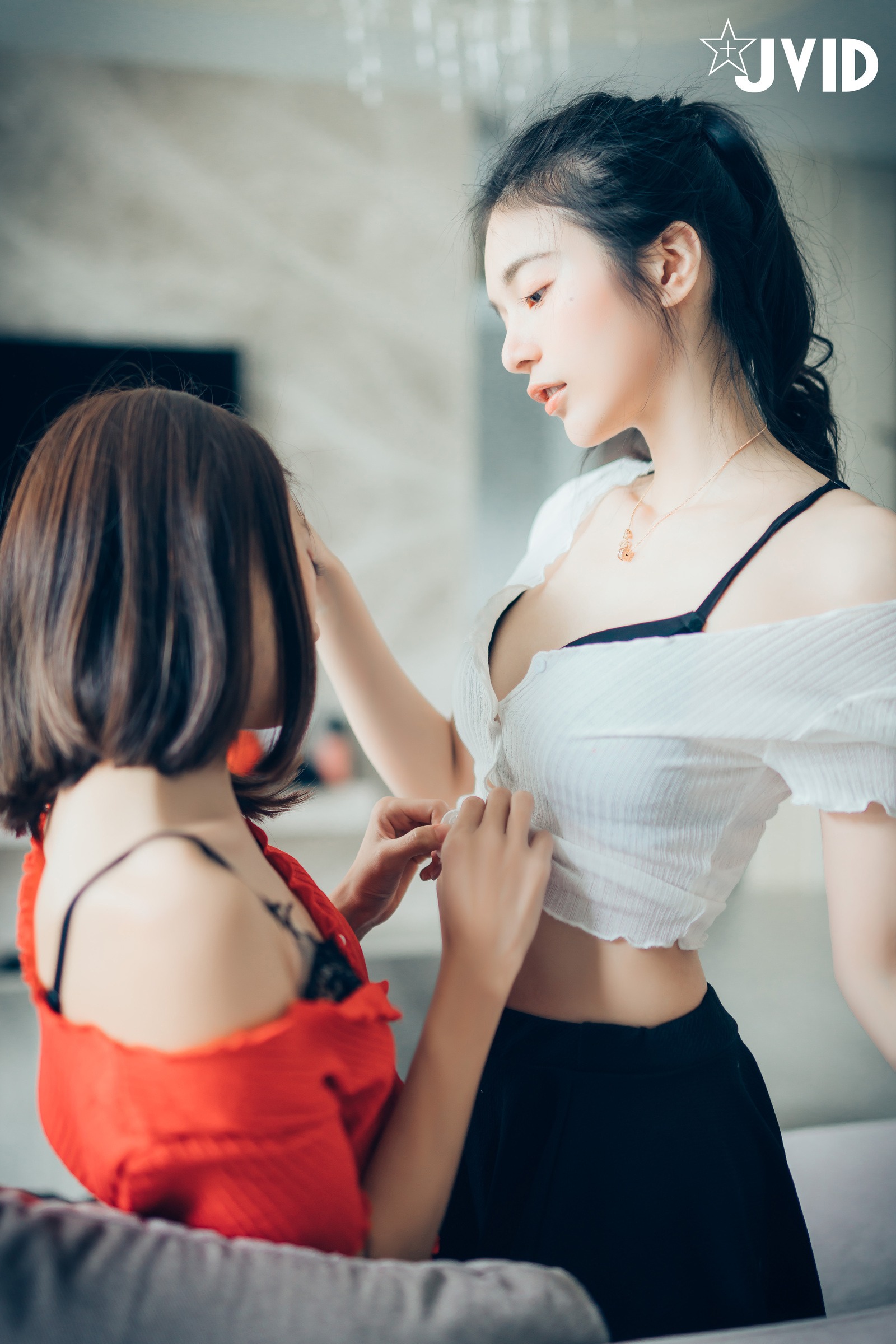 JVID-好色萝莉妍妍X巨乳御姊辰辰 18
