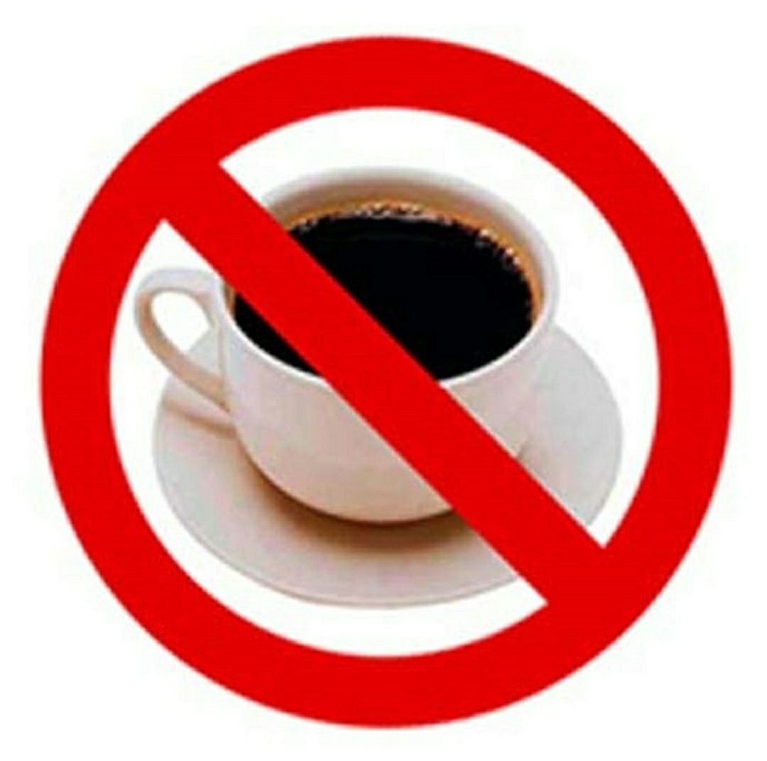 Уже не спасет кофеин. Кофе нельзя. Запрет кофе. Запрещено пить кофе. Кофе перечеркнуто.