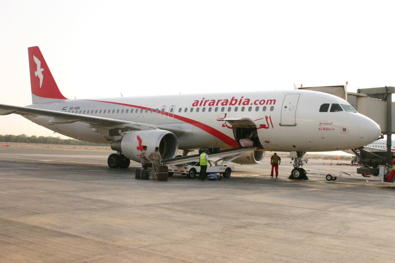 Эйр арабия рейсы. Airbus 320-200 Air Arabia. A320 Air Arabia Шарджа Москва. 3l 753 Air Arabia самолет. Air Arabia Москва Шарджа борт самолета.