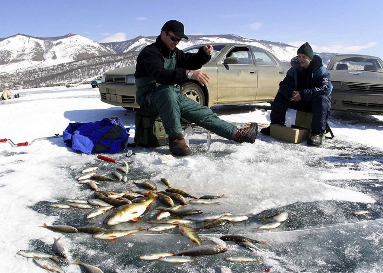 Подледная рыбалка на Байкале зимой