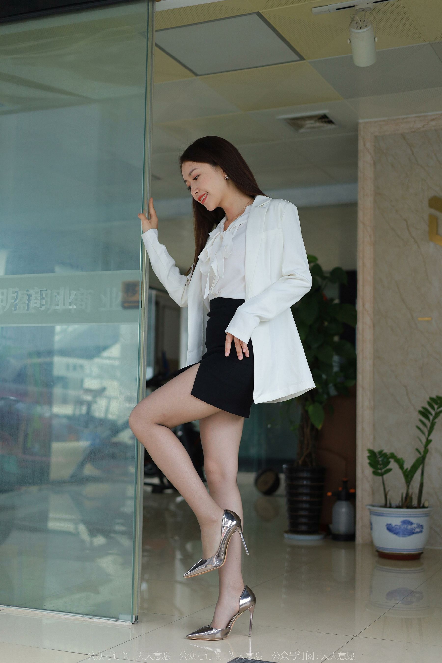 [IESS异思趣向]_小婕_冷艳嘿丝-写真图集共80P 2