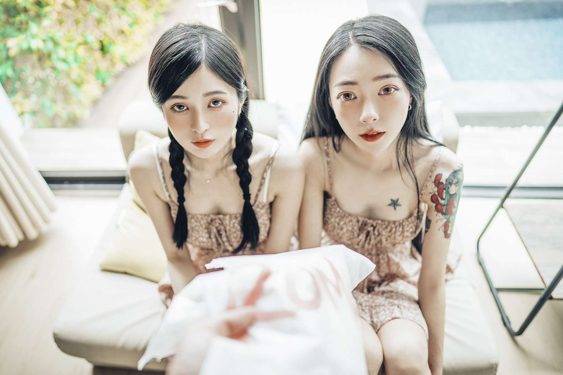 JVID精品 情色國王遊戲🔞比賽寫真情色大突破🔥 飄飄 辰辰 挑戰大家從沒有看過的她們 內容絕對厲害!!超誠意尺度滿滿的國王視角❤️讓兩位女神服侍 誰才是國王 Set.01 1