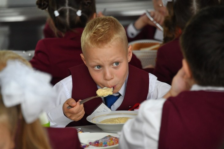 Запрет на колбасу вводят в школах Хабаровска