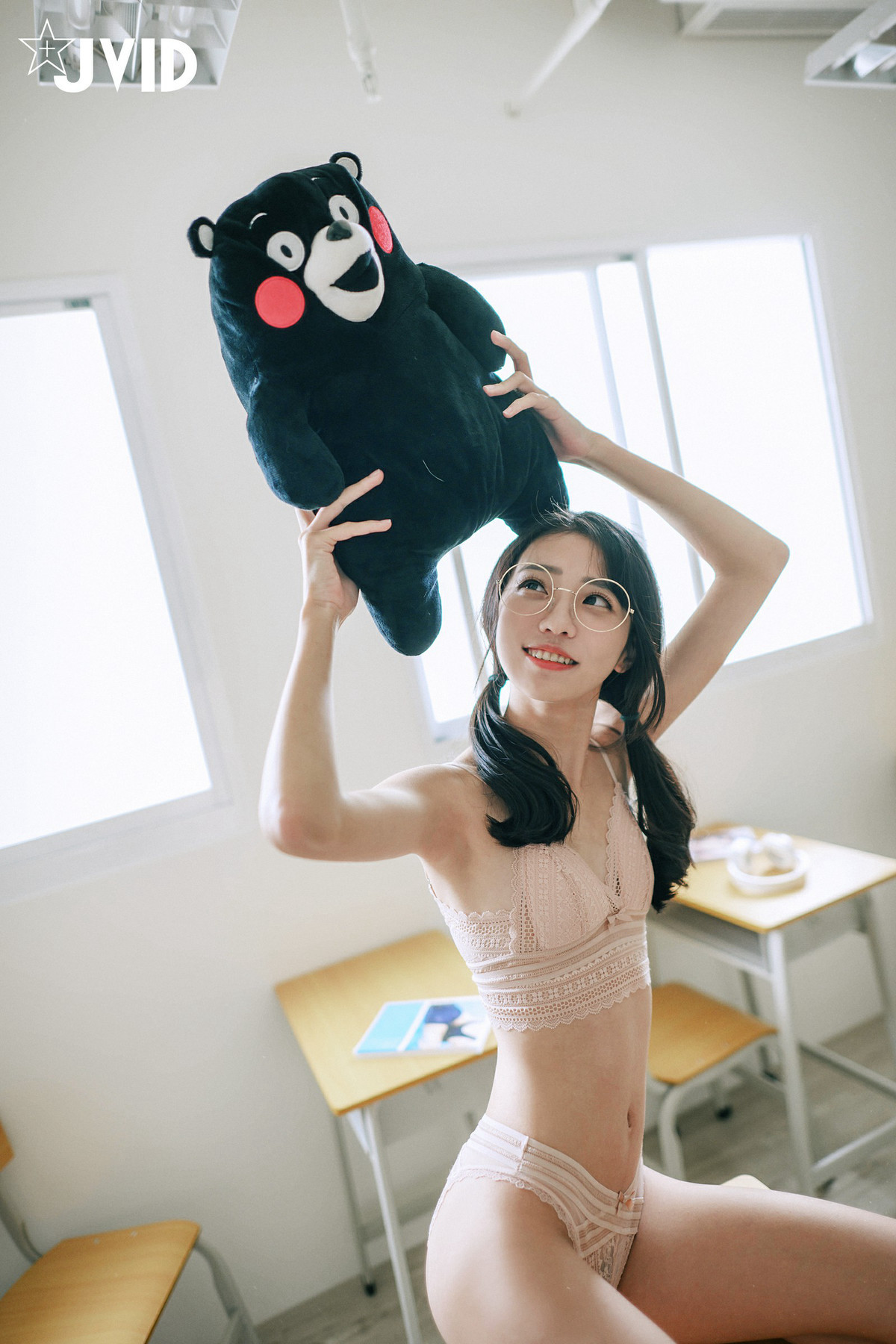 JVID精品 高顏值甜美學妹誘惑?清純校花?放學後的教室，學妹說她喜歡我 Vol.02 41
