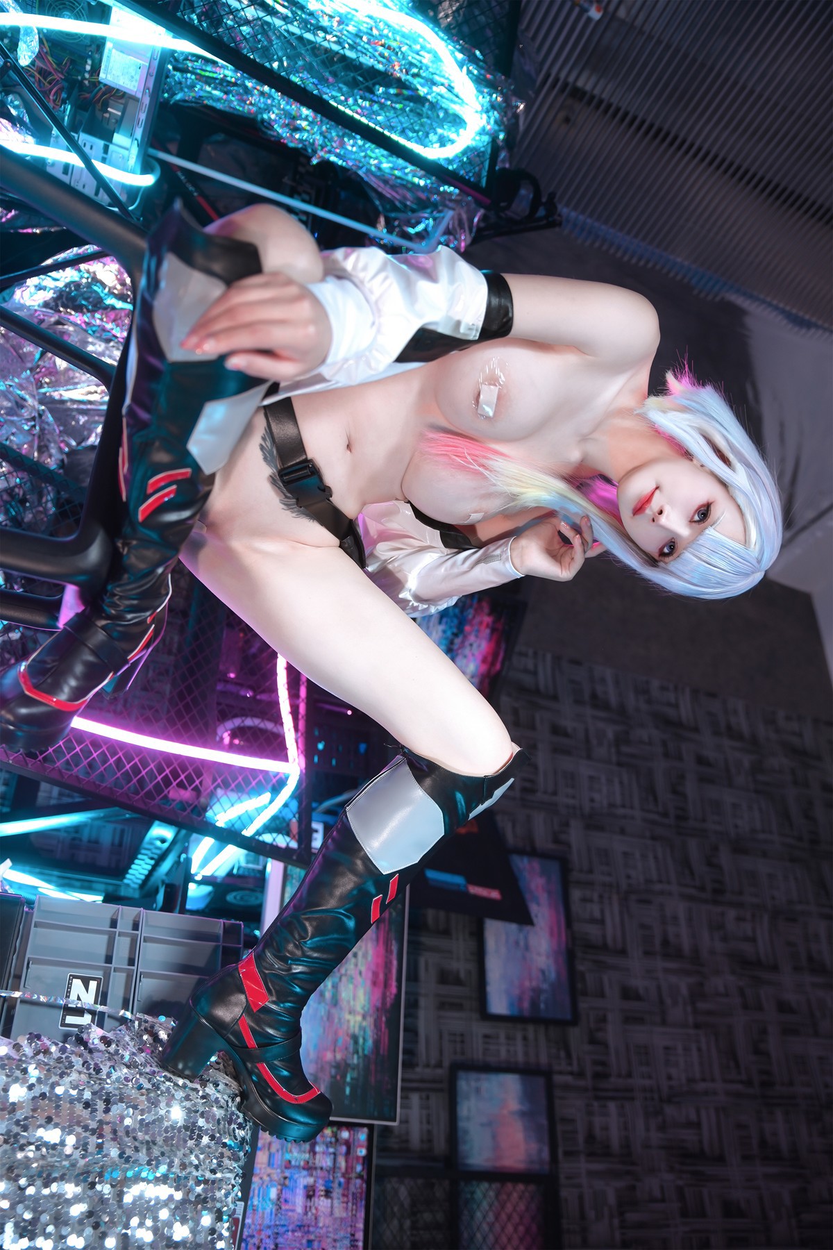 Cosplay 鹿八岁 赛博朋克：边缘行者 露西 25