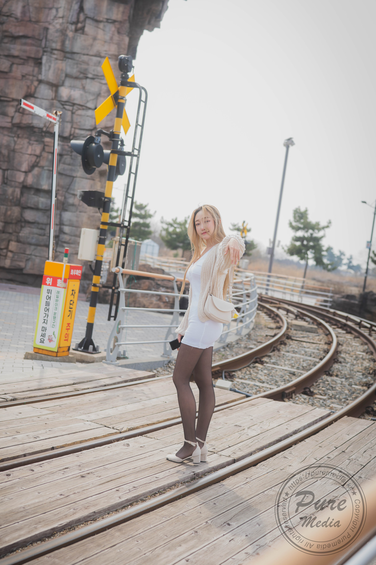 Raon 라온, Pure Media Vol.284 First Naked Set.01 1