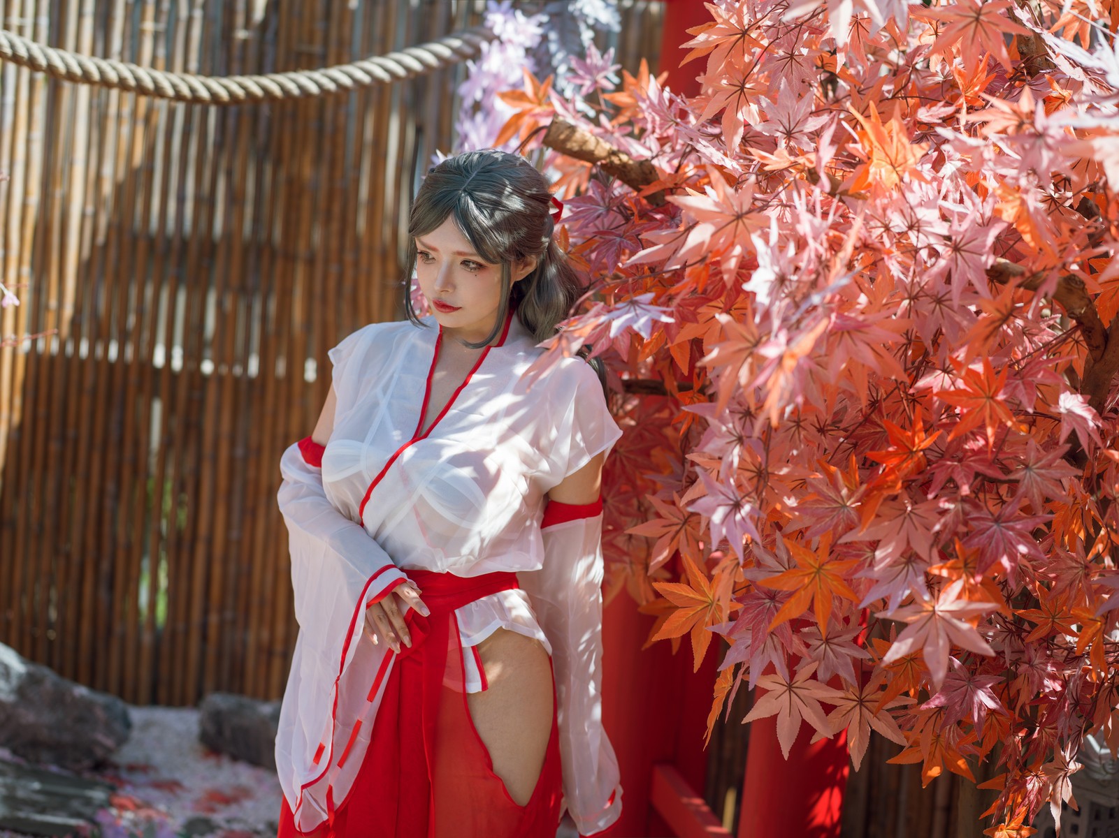 Cosplay 夏小秋秋秋 汤池巫女 2