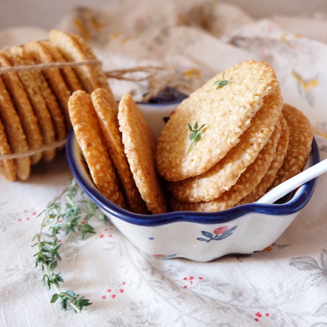 Кунжутное печенье. Сезам печенье кунжутное. Печенье сдобное Грановская кунжутка. КДВ печенье кунжутное. Печенье с кунжутом.