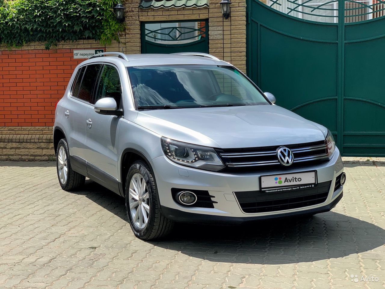 Авито фольксваген тигуан. Volkswagen Tiguan 2.0 TSI at Allstar. VW Tiguan 2012 Sport & Style 2,0 TSI белый. Фольксваген Тигуан 2.0 TSI 4motion at 200. Тигуан 2.0 TSI С порогами.