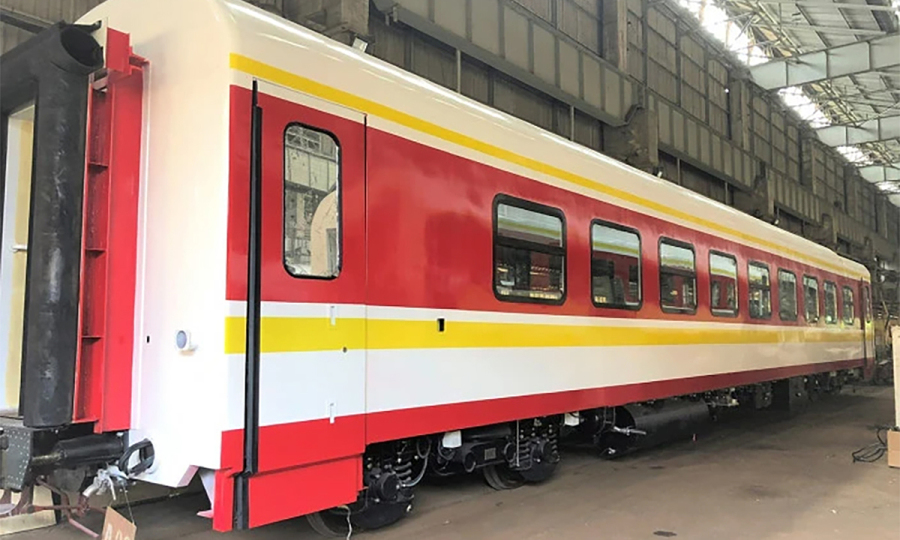 Chinese luxury railroad cars stuck in Vietnam without safety