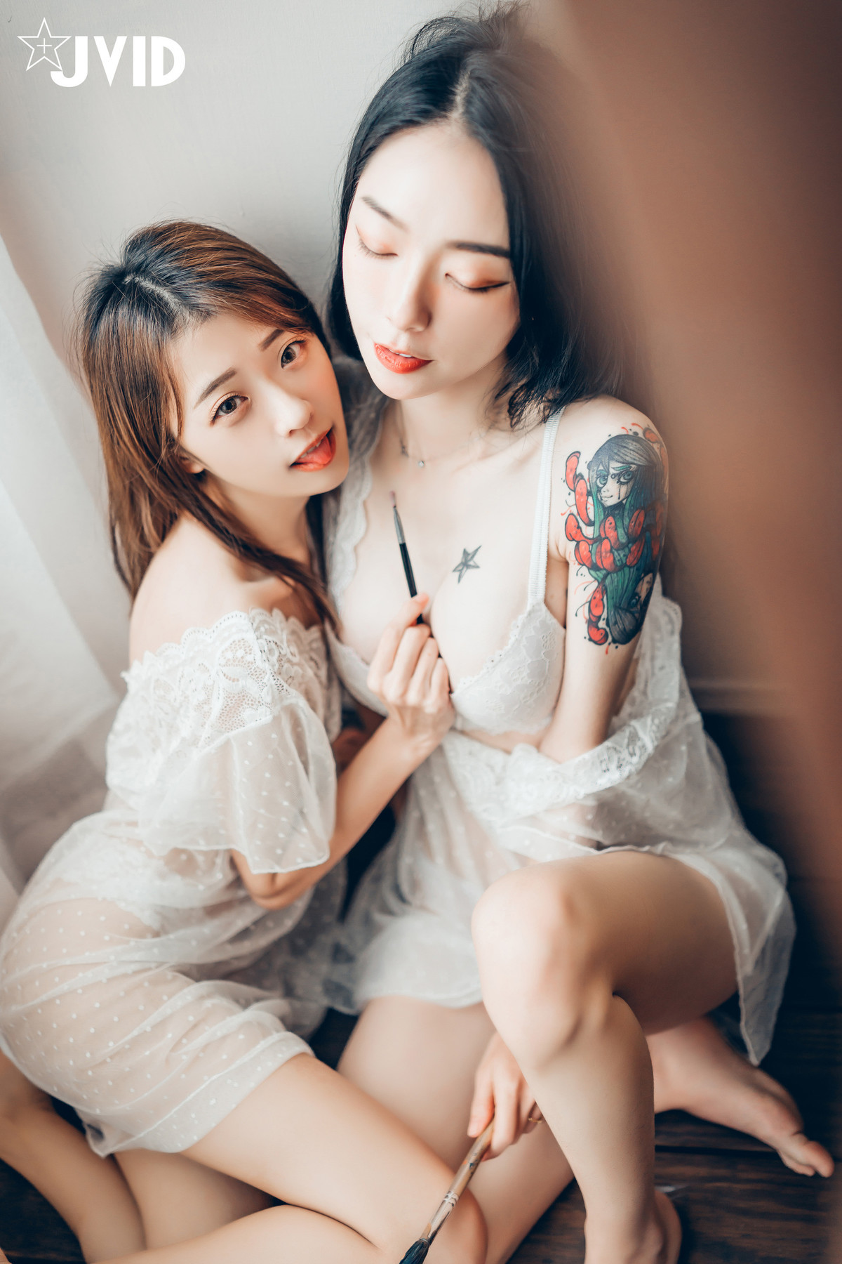 JVID精品 飄飄 妍妍 百合花神の美少女 最色色嘗試 辰辰特別客串！色色最大突破 Set.01 24