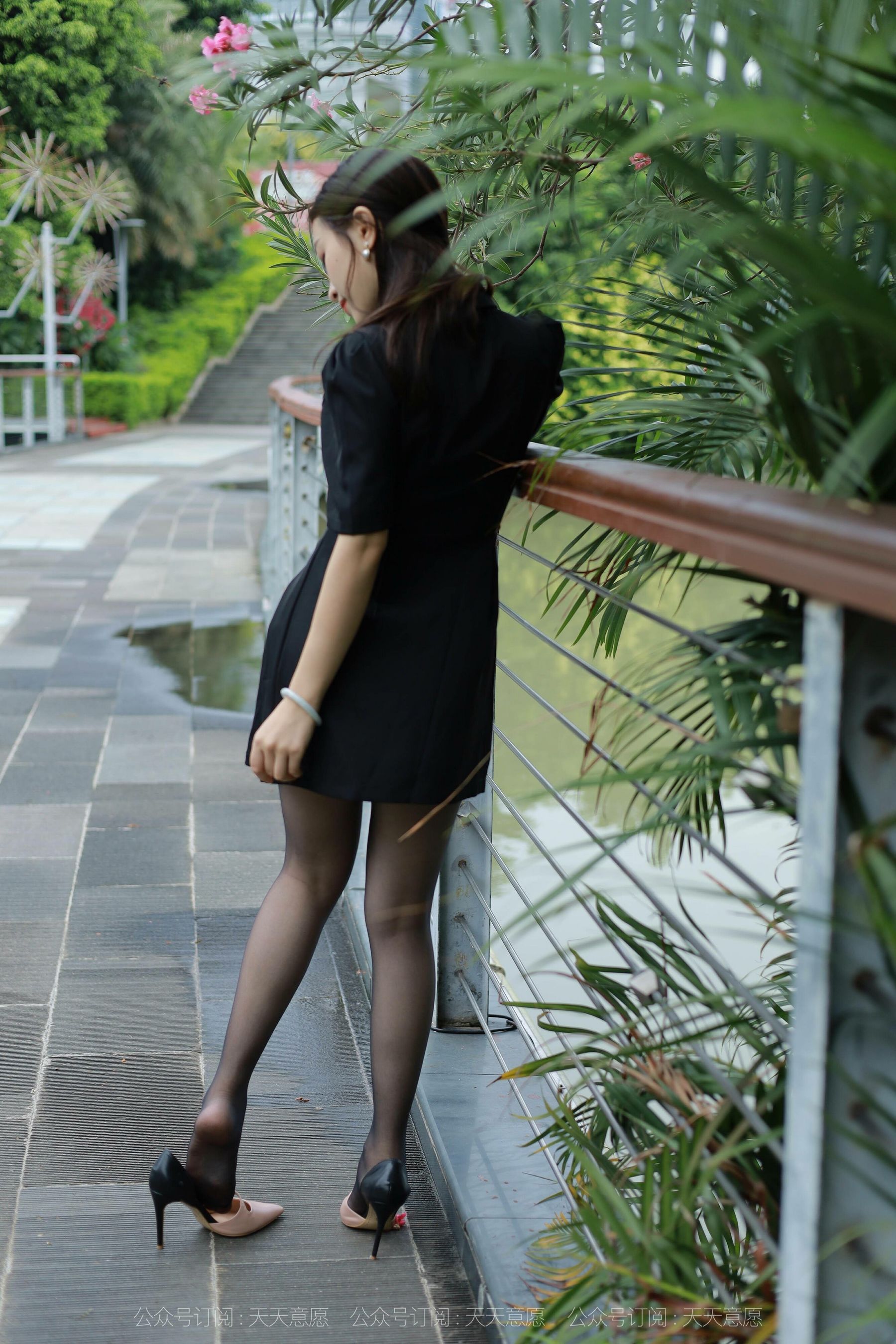 [IESS异思趣向]_模特：小婕《桥上的美女》-写真图集共95P 6