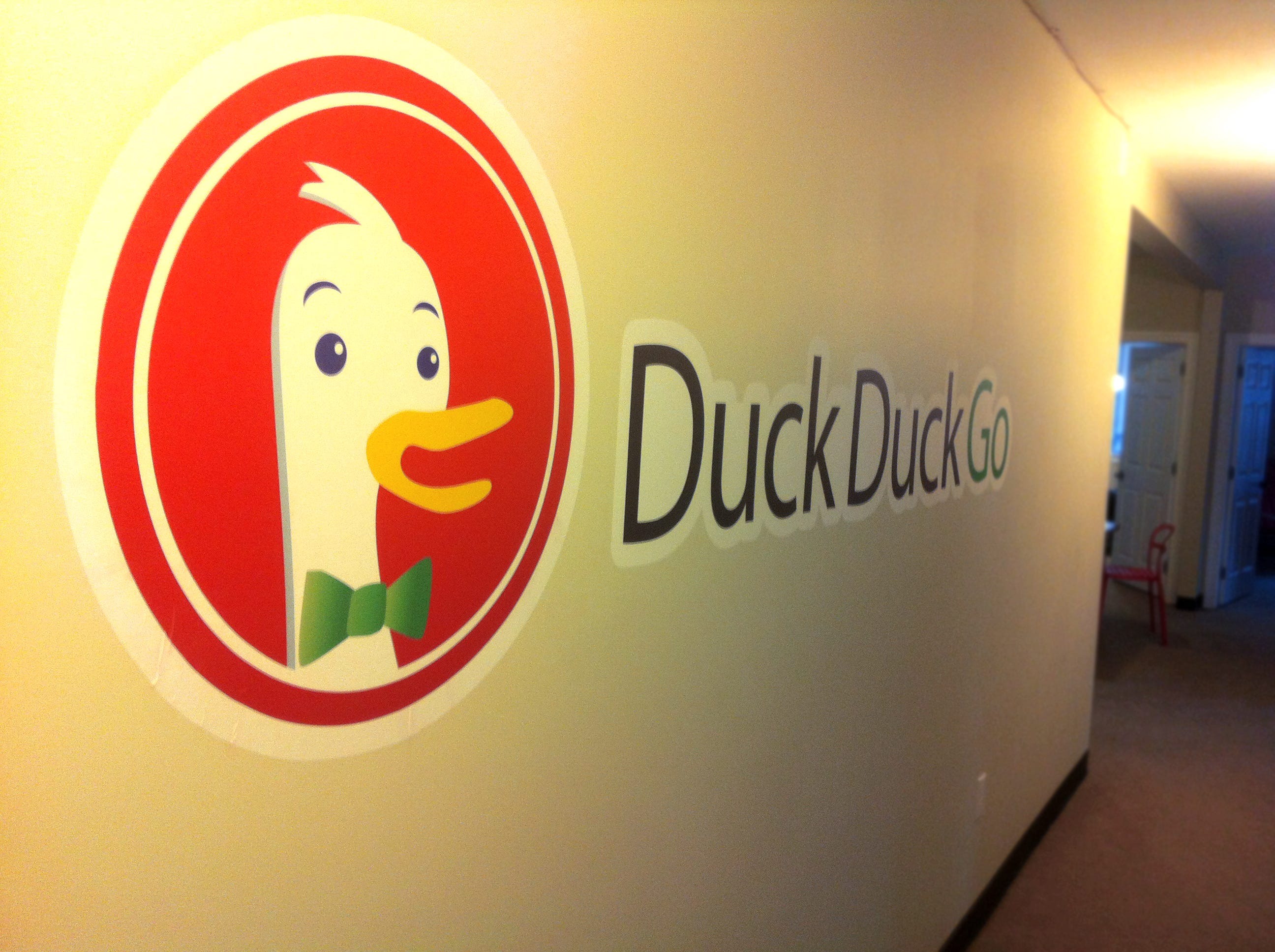 Duck go. DUCKDUCKGO. DUCKDUCKGO Поисковая система. DUCKDUCKGO лого. DUCKDUCKGO картинки.