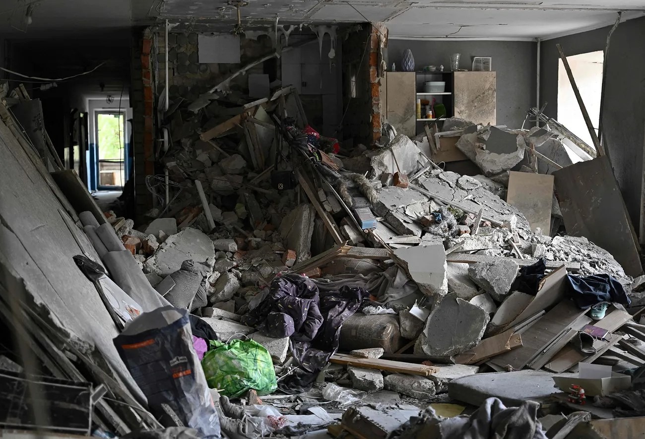 Разрушение жилого помещения. Разрушенные квартиры на Украине. Разрушенная квартира. Квартира разрушение. Разрушенный войной дом.