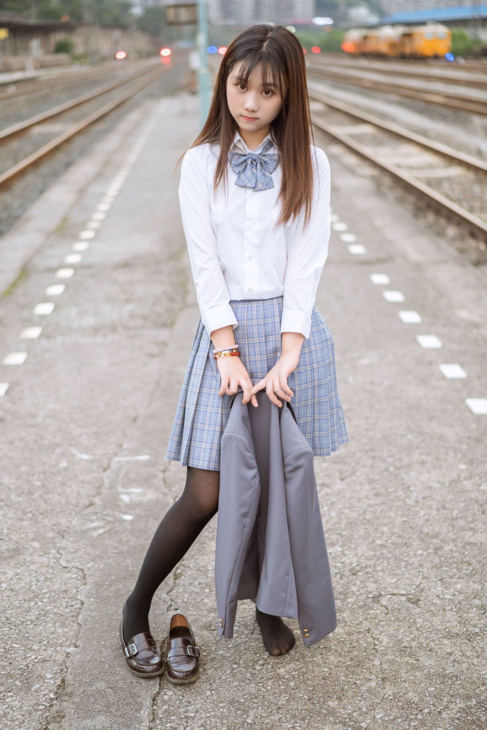 镜酱-私奔 制服[30P] 25