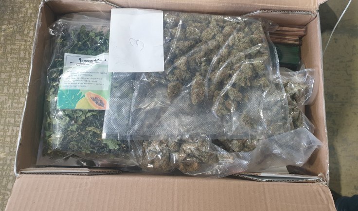 Посылку с марихуаной пришедшую из Тайланда обнаружили в Южно-Сахалинске