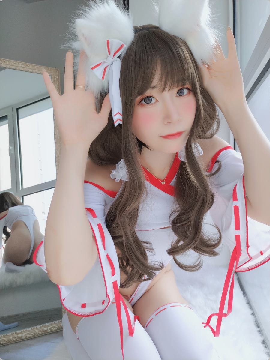 [Cos]白银 - 神社饲养的小狐狸 [50P] 8