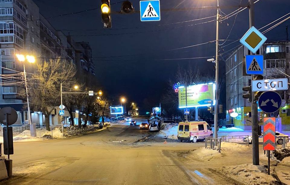 Скорая столкнулась с легковушкой в Хабаровске