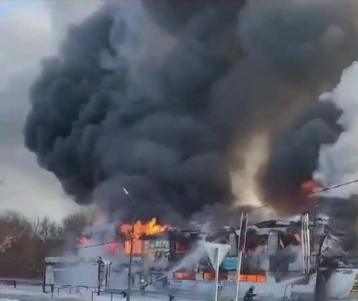 Мощный пожар в ТЦ (Хабаровский край)