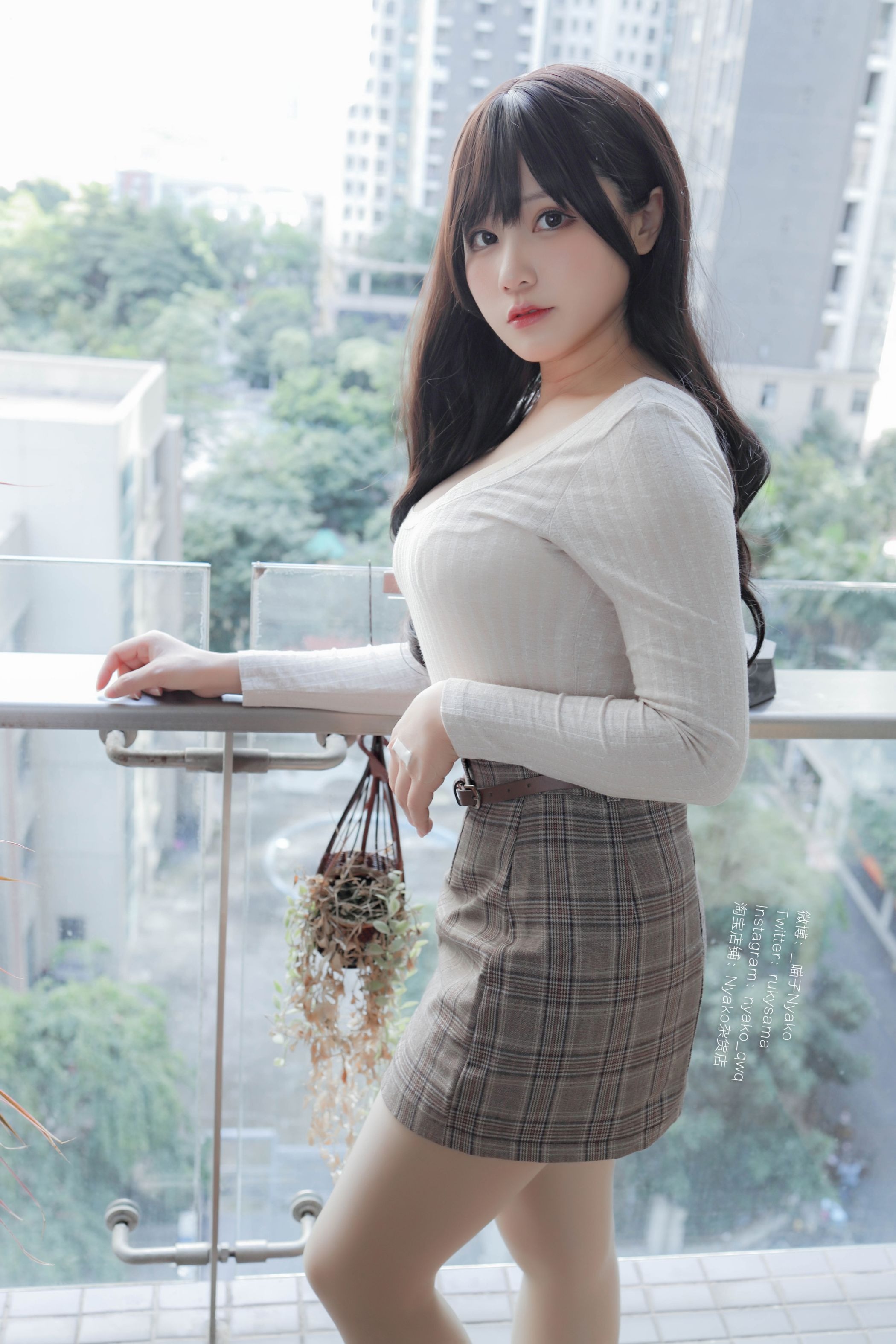 喵子Nyako 31人妻本X姐姐的居家假日 170P+9分钟视频 17