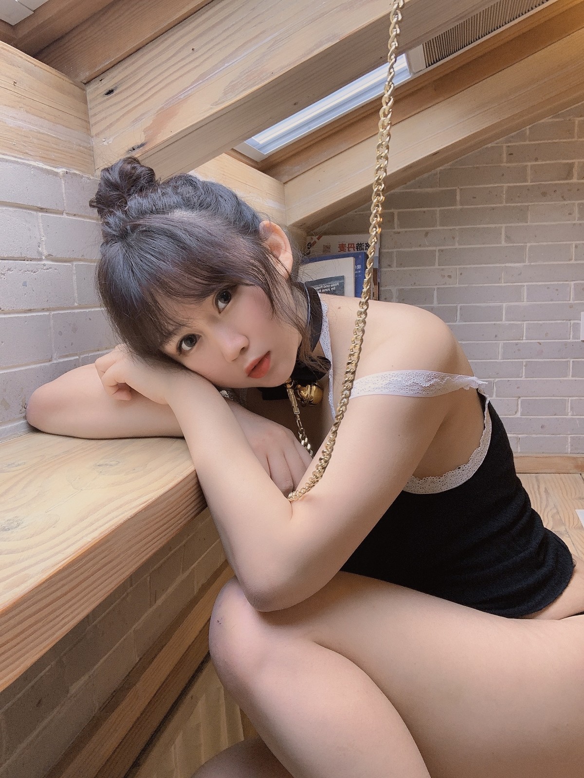 Cosplay 蜜桃少女是依酱呀 囚禁 11