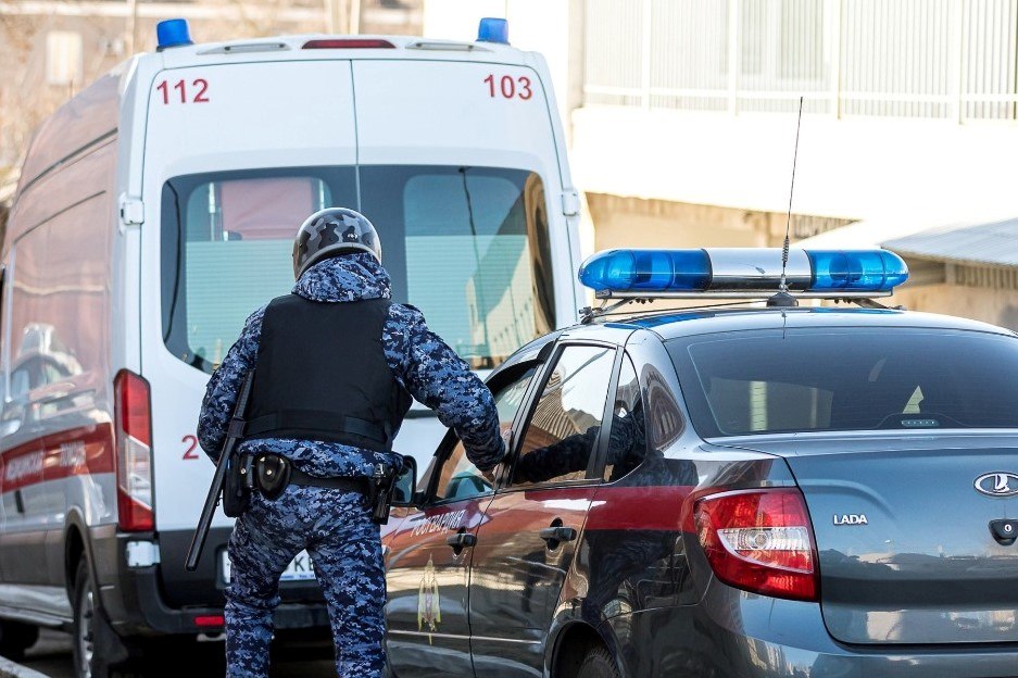 Хабаровчанин: оскорблял врачей, разбил стекло в «Скорой помощи»