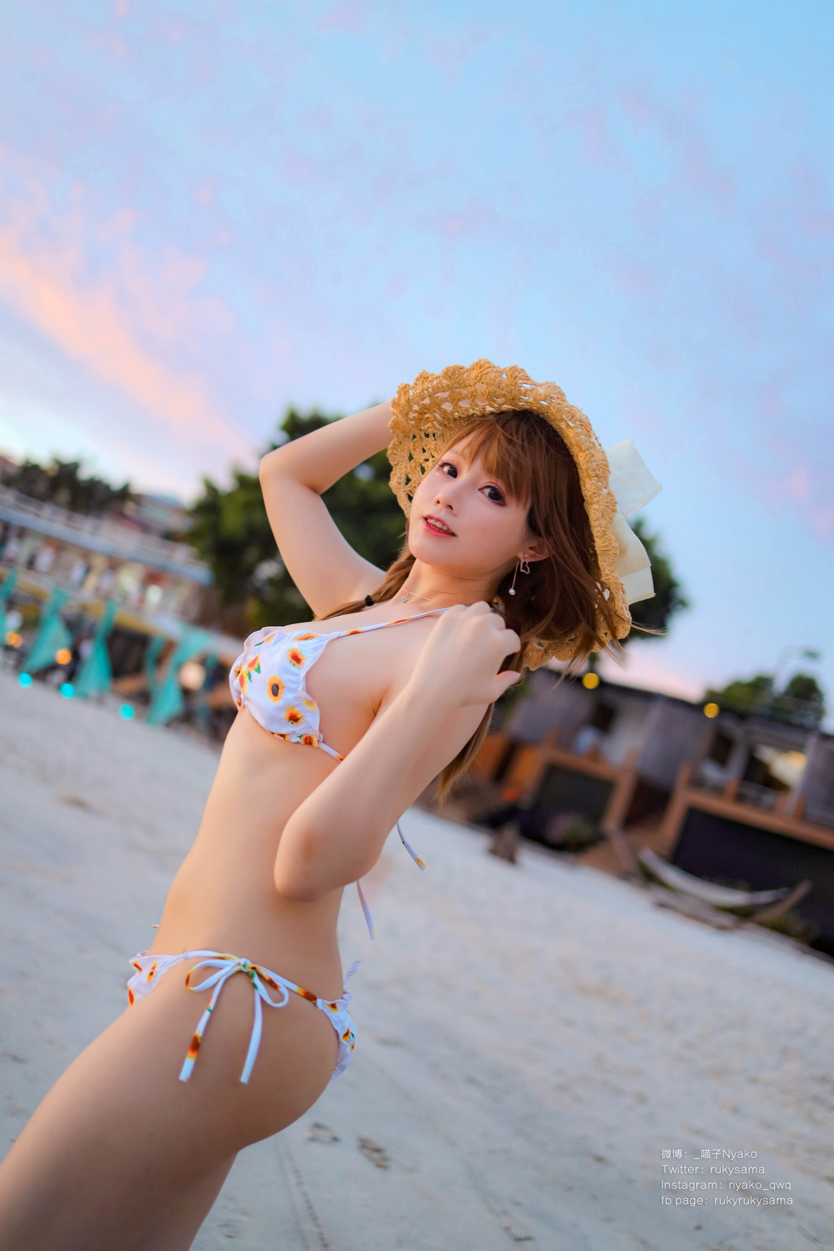 Cosplay Nyako喵子 向日葵比基尼 35