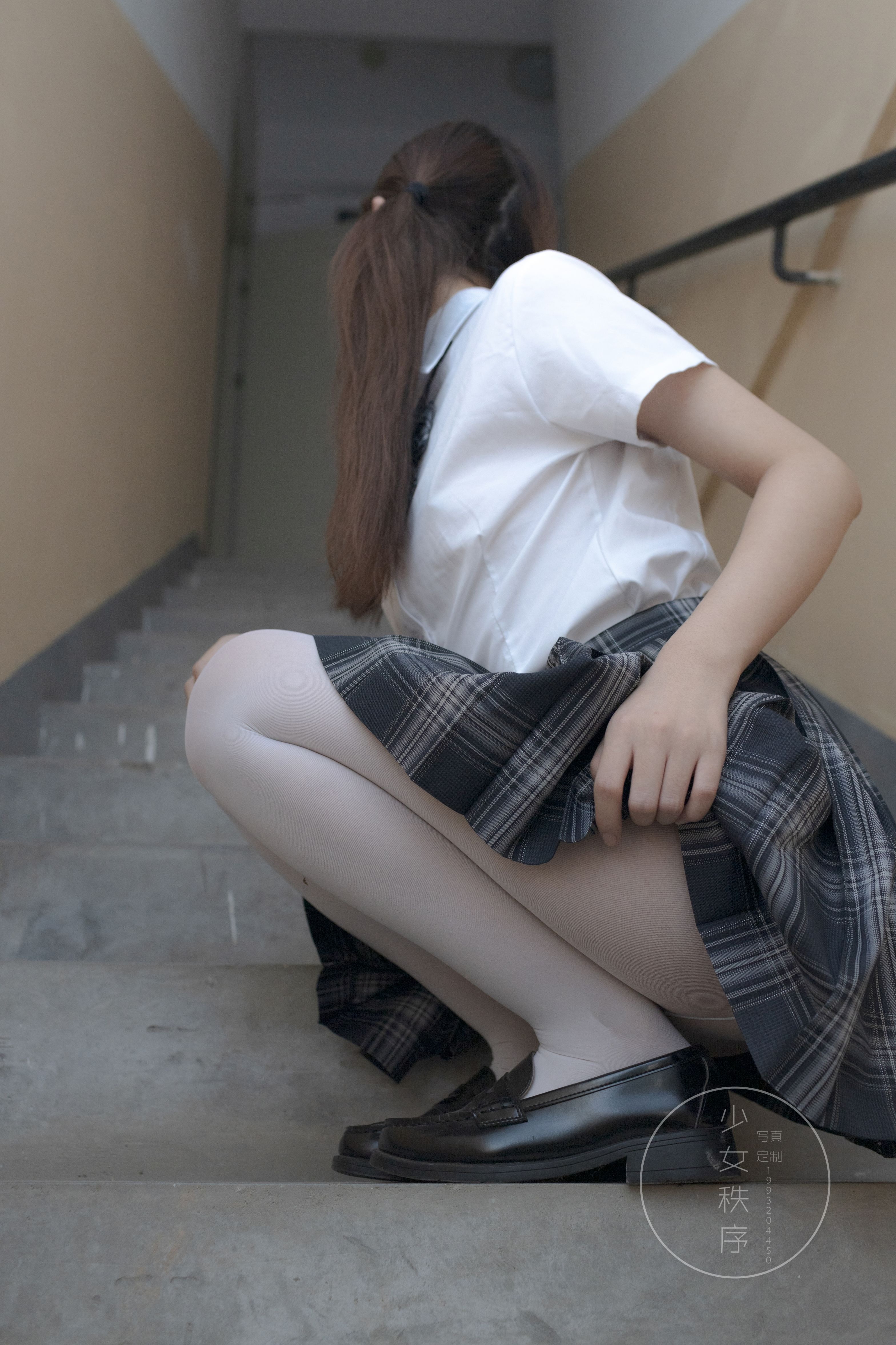 少女秩序 楼道无内白丝JK少女 43