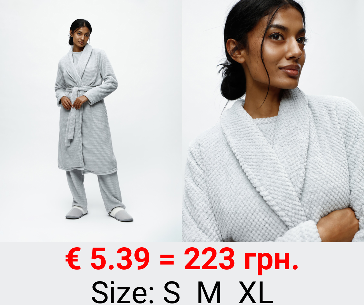 Textured dressing gown