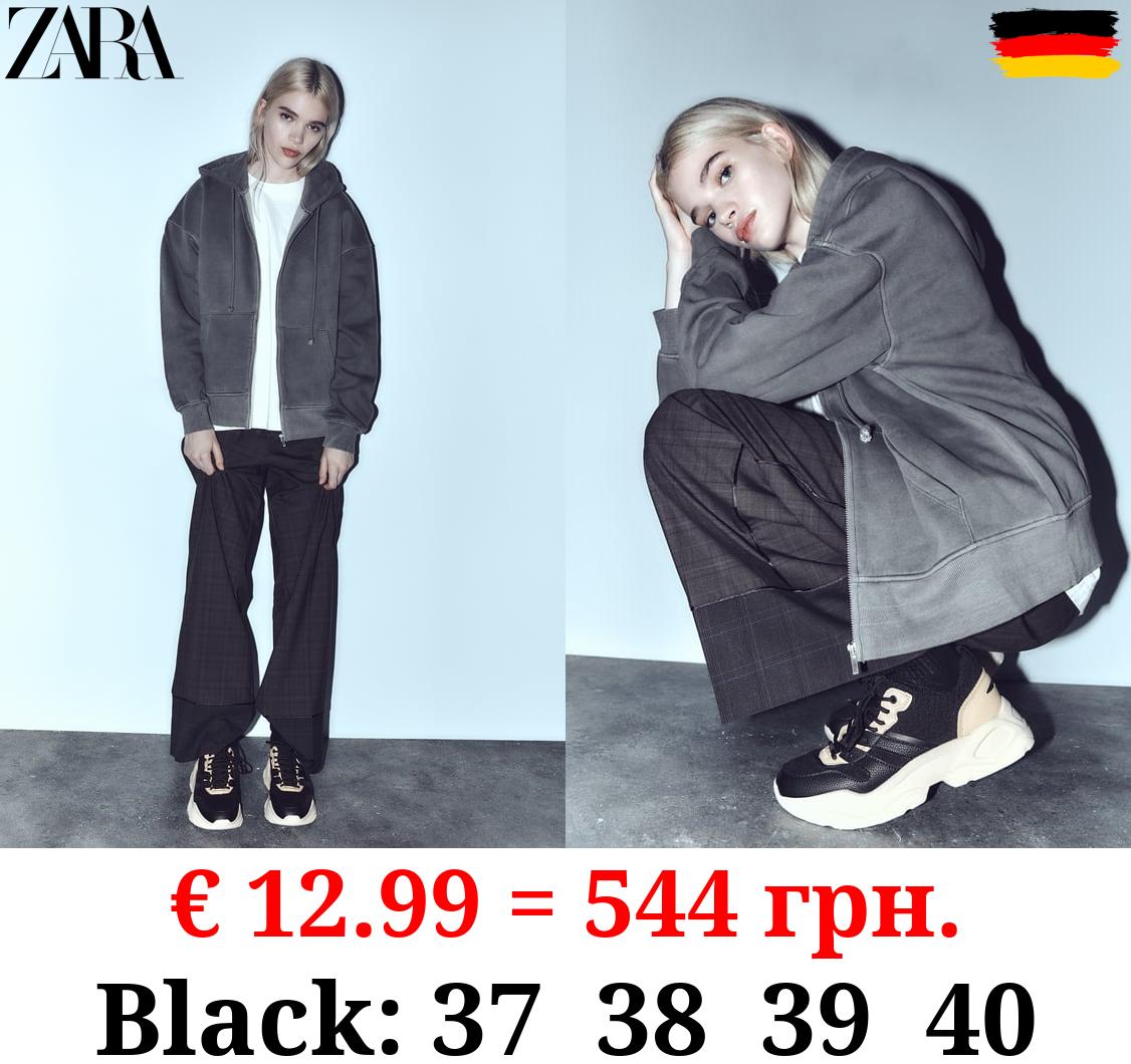 CONTRAST RUNNING TRAINERS