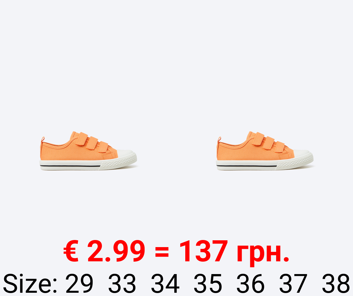 Fabric sneakers with toecap