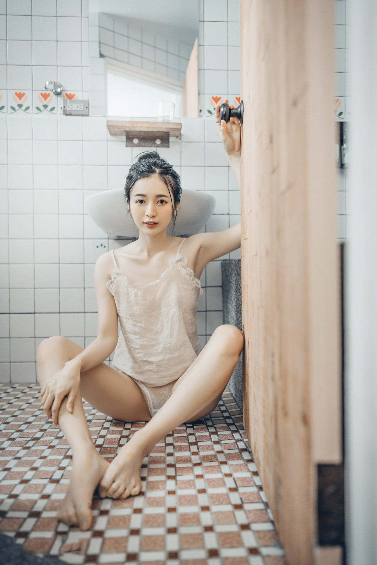 終於約到女神泡湯，浴巾一直掉，最後不穿了直接拍 S級美女-辰辰 Vol.02 3