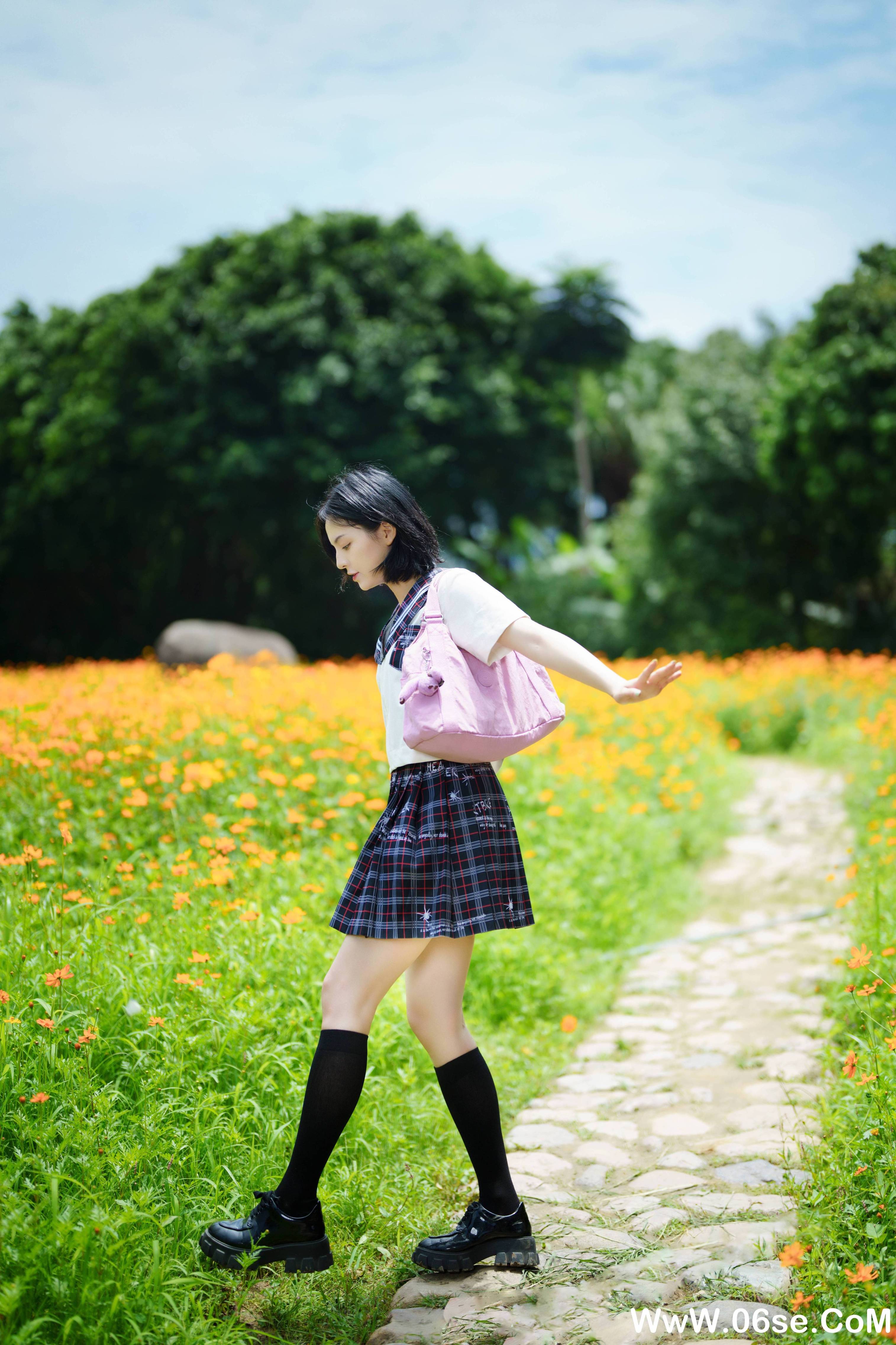 图片[33]-[YITUYU艺图语]2021.11.12 花田里的JK少女 dudu[50+1P／0.98GB]-六色网
