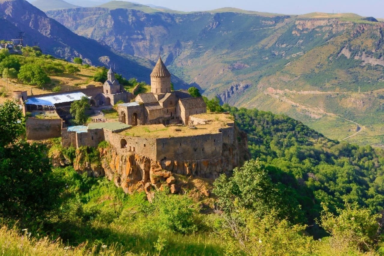 Армянский край. Татев Армения. Татевский монастырь. Ancient Monastery Армения. Татевская пустынь Армения.