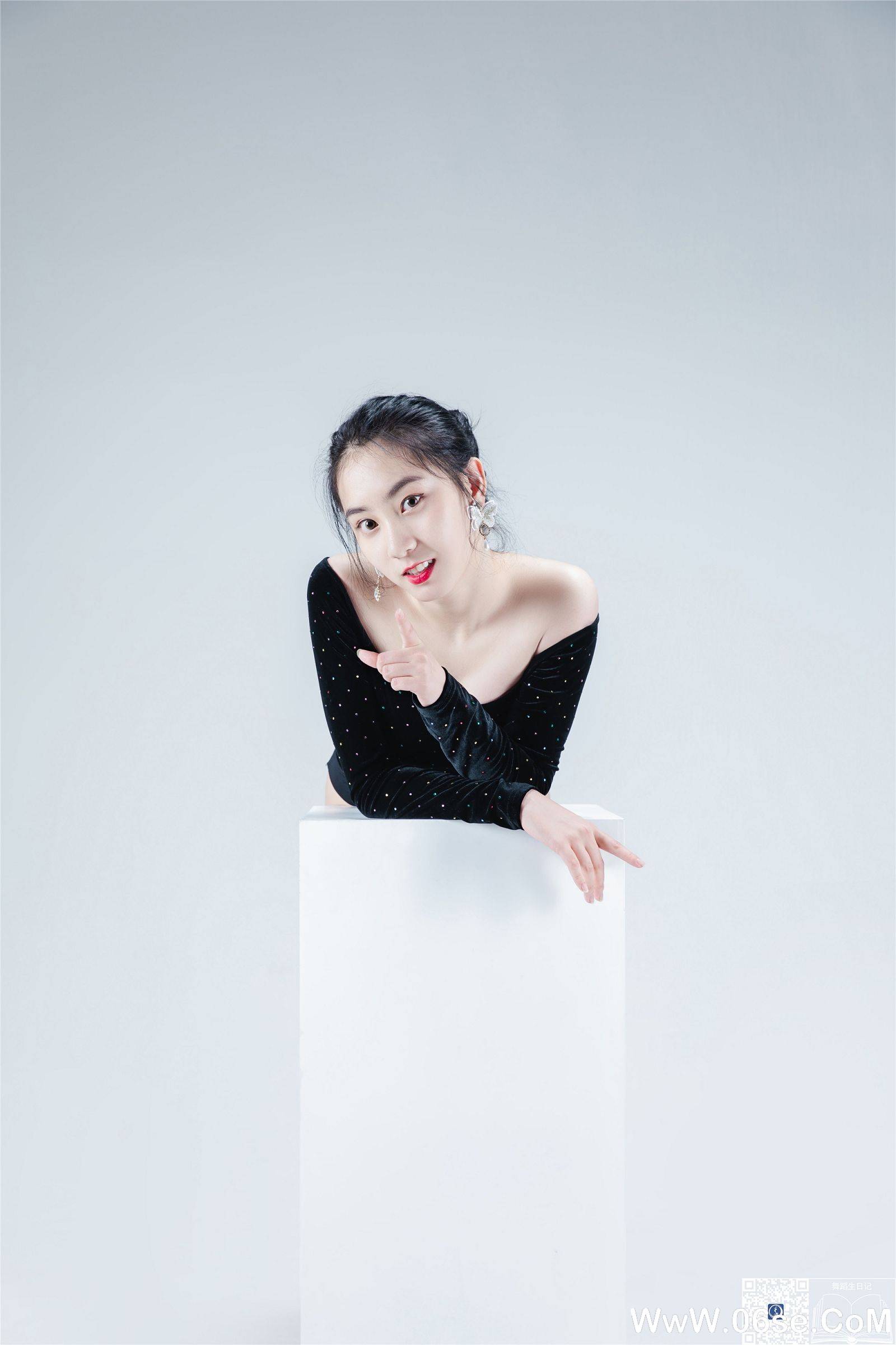 图片[25]-[GALLI嘉丽] 舞蹈生日记 015 – 唐可-六色网