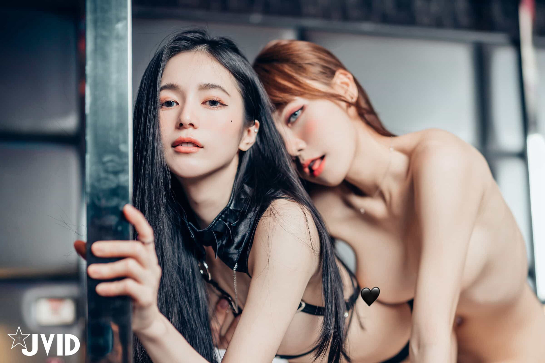 JVID精品 仙仙辰與新人美少女兔兔初體驗🔞 極致性感的兩位少女美體❤️互動舌吻還有打屁屁搓揉影片😈 #1 43