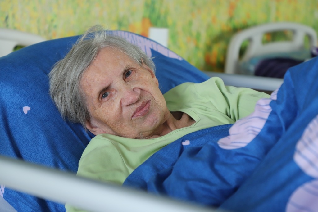 Пансионат для лежачих больных: условия проживания и программа по уходу