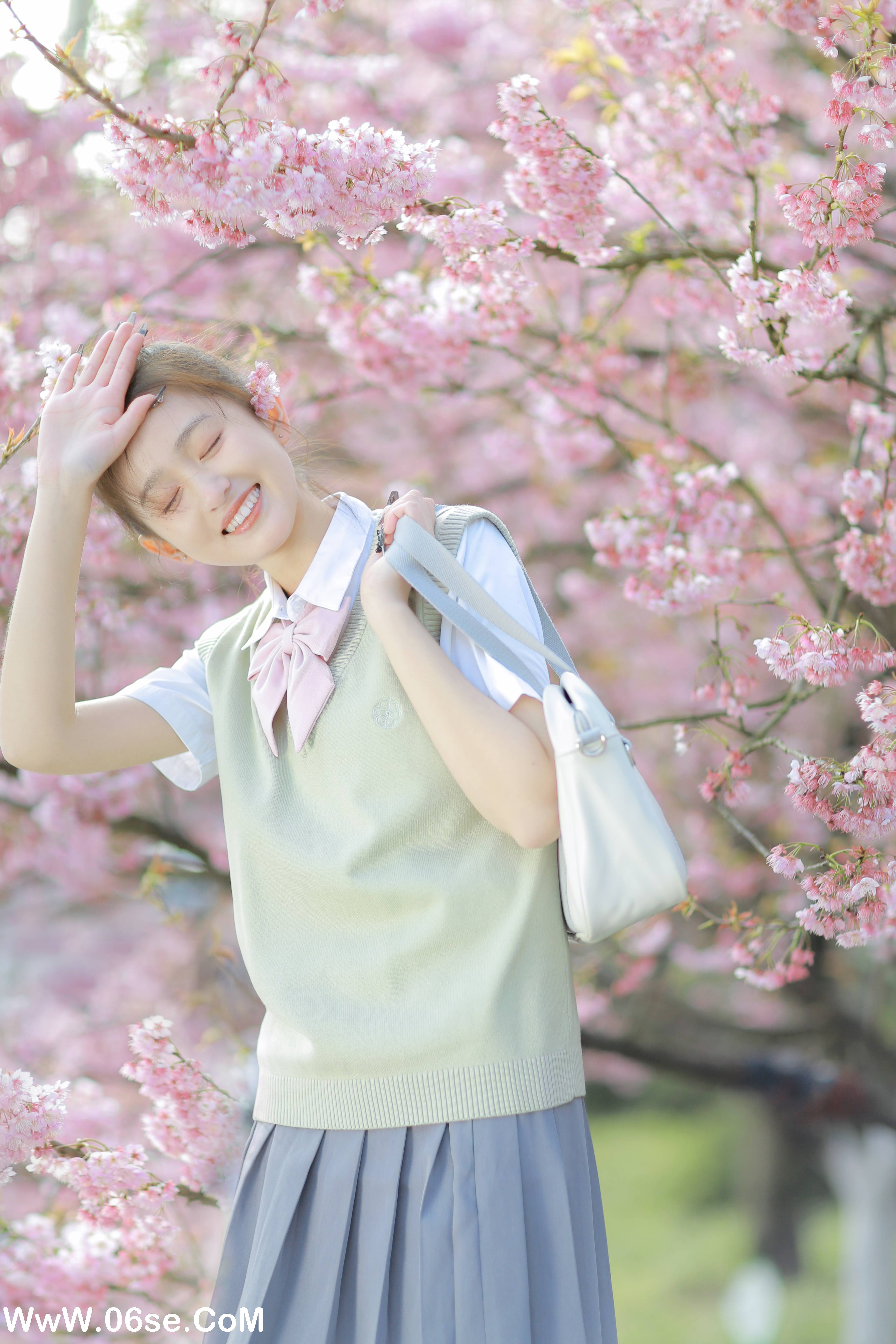 图片[22]-[YITUYU艺图语]2022.05.11 樱花下的春日心动 瑞秋的快乐人生[23P-170.03 MB]-六色网