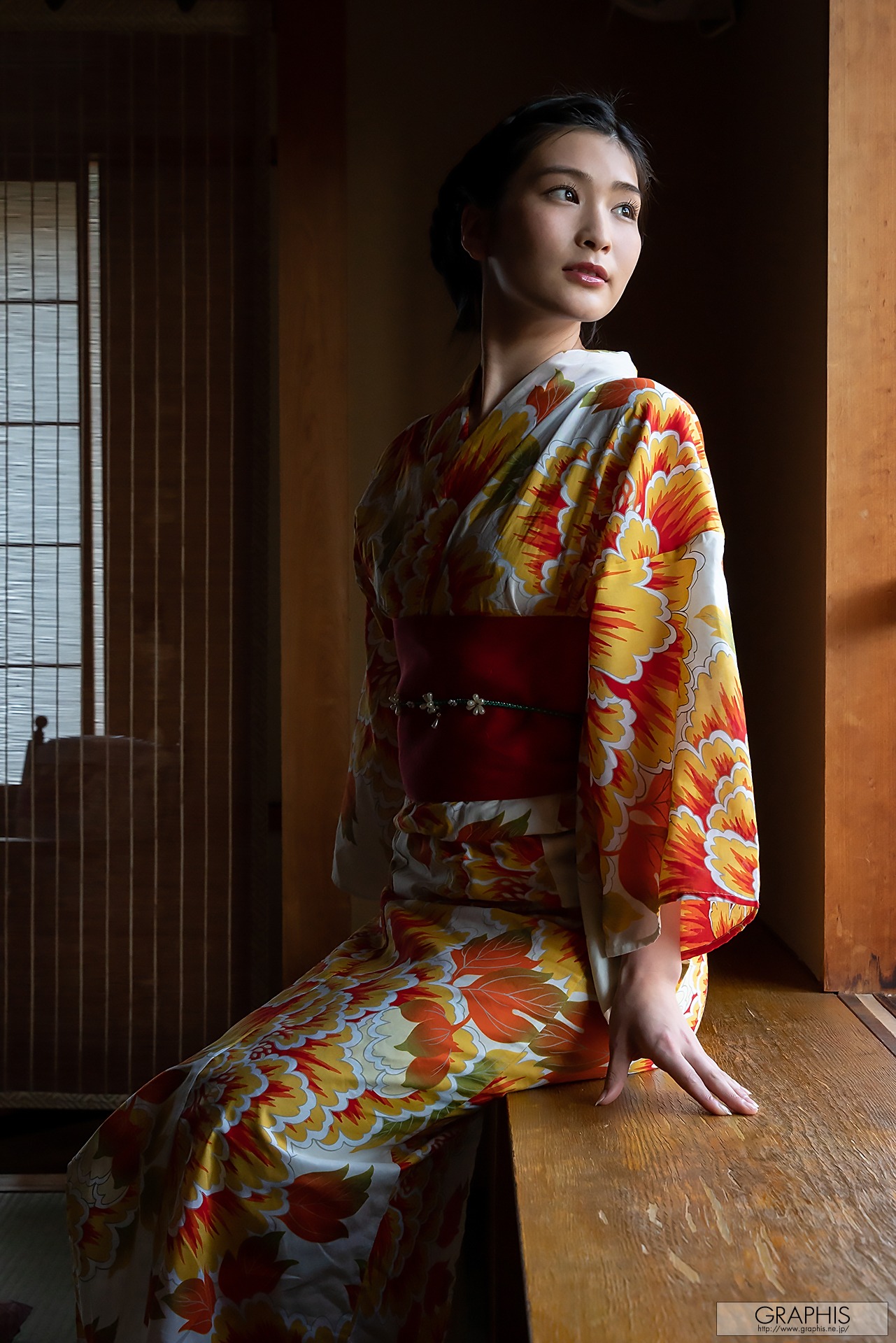 [Graphis] Special Gravure - Suzu Honjo 本庄鈴 160P 146