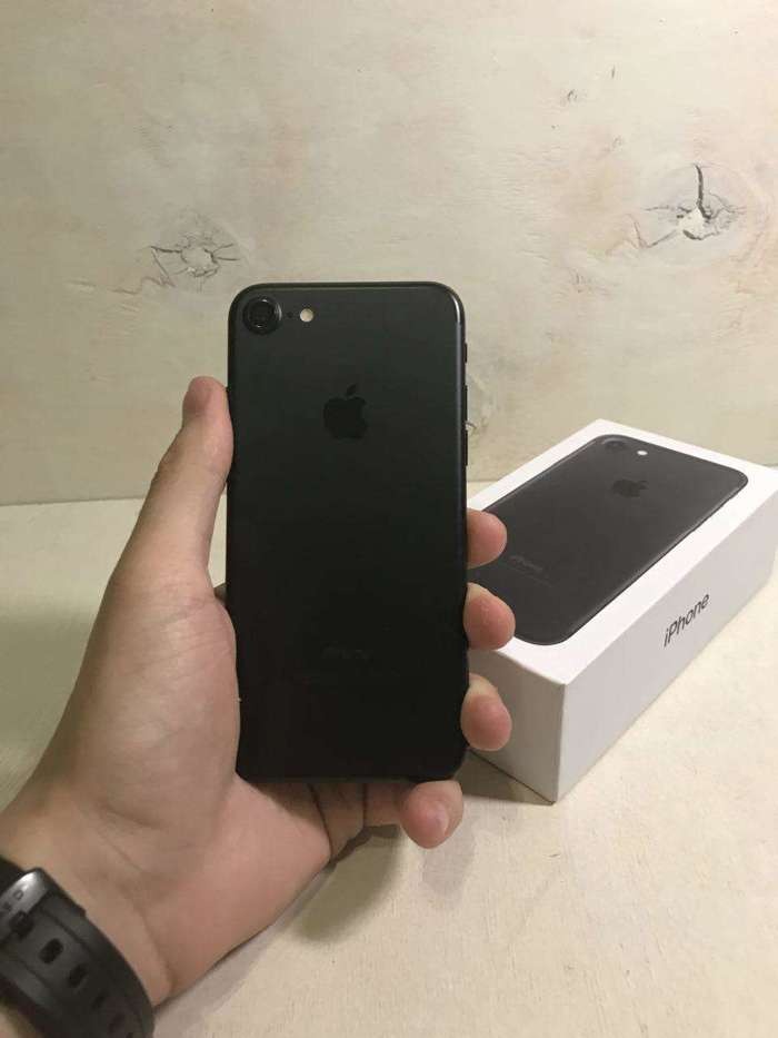 Дам продам айфон. Iphone 7 черный. Айфон 7 128 ГБ черный. Iphone 7 черный фото.