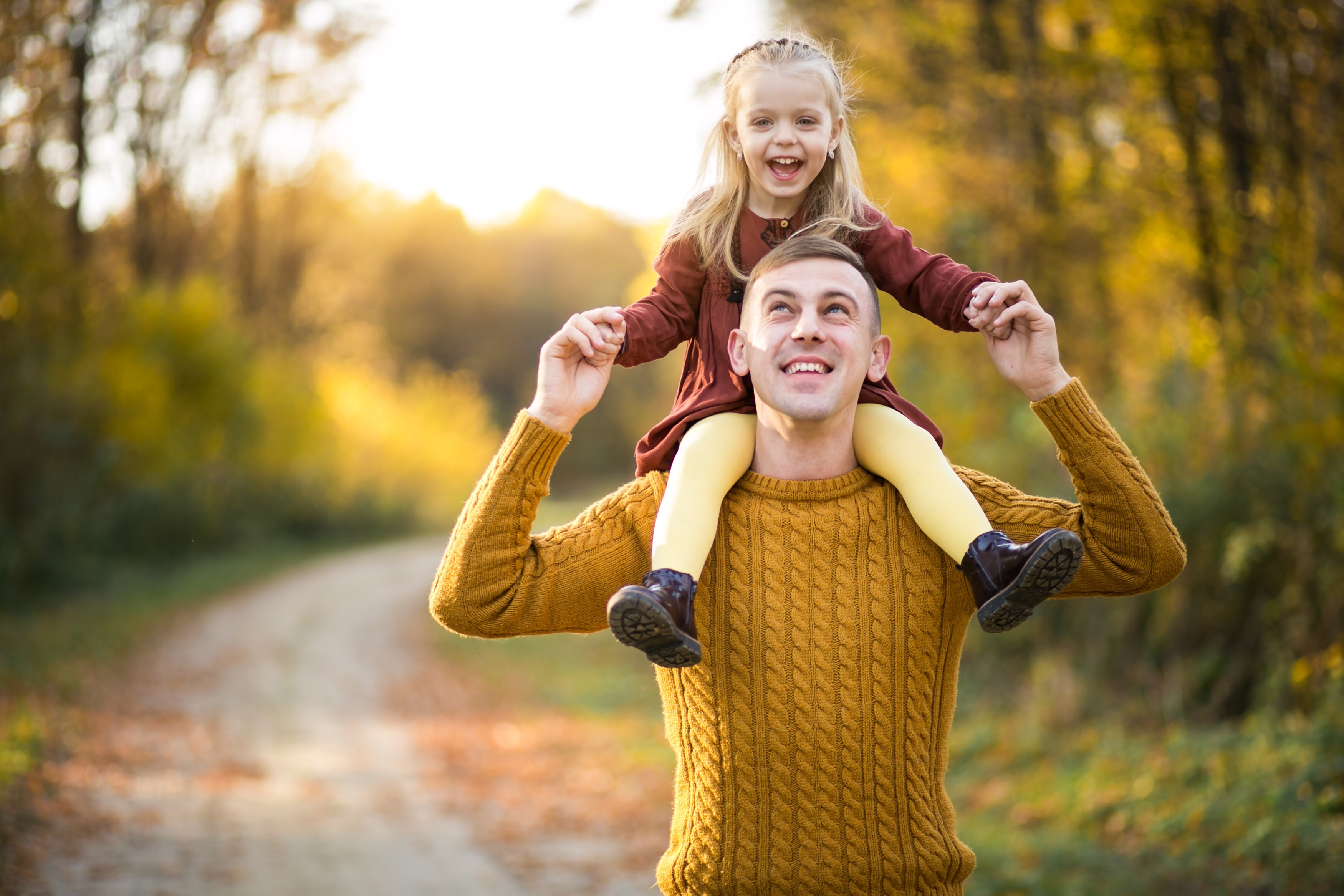 Папа страница. Как выразить любовь детям. Arrows father and daughter. Photo free download father and daughter.