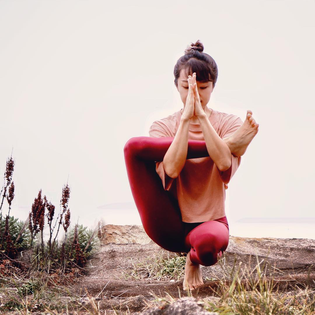 Почти непрерывно. Бетти Кальман инструктор йоги. Джин Доусон йога. Поза жука йога. Йога смеха.