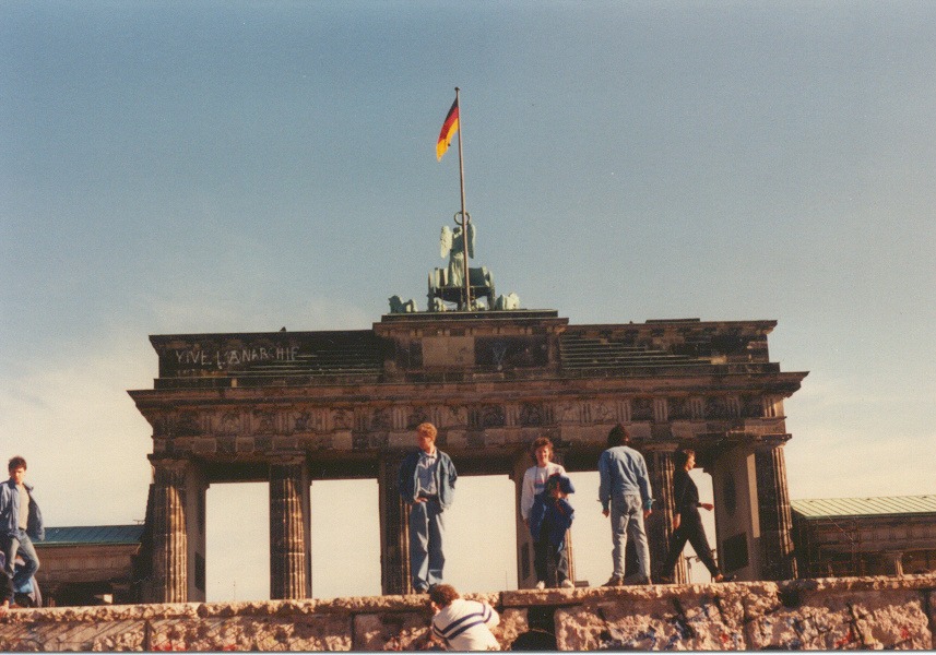 Реал берлин. Berlin 90s. Берлин девяностые.