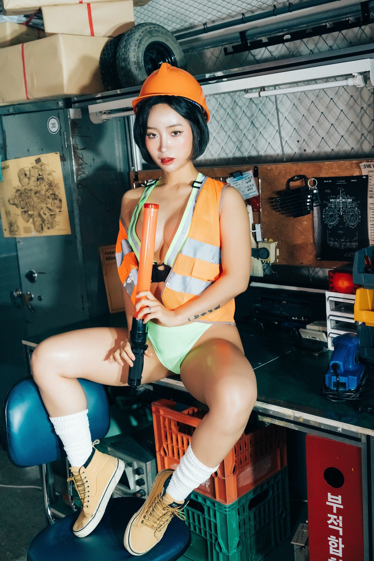 Booty Queen, [Loozy] Naked Worker Set.01 7